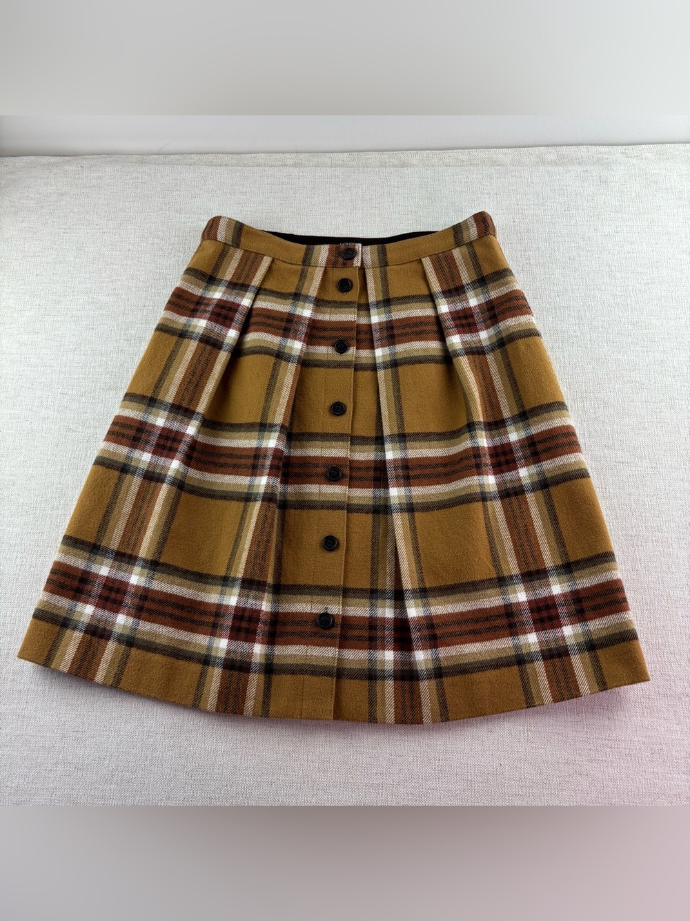 J. Crew womenโs 8 Plaid Button-Front A-Line pleated Skirt in brown tan cotton